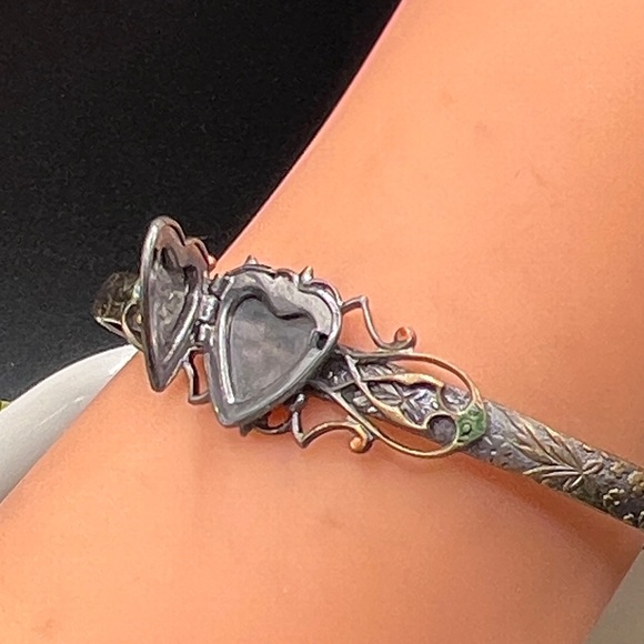 Vintage Heart Locket Bracelet - Picture 3 of 8
